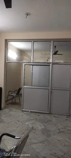 Aluminium office cabin enclosure – Aluminium Office Cabin by Varnika Furnitures and Aluminium Works, Lucknow