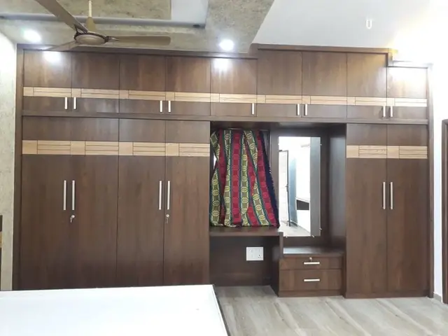 बिल्ट-इन ड्रेसर के साथ वार्डरोब – वार्डरोब, वर्णिका फर्नीचर एंड एल्युमिनियम वर्क्स, लखनऊ